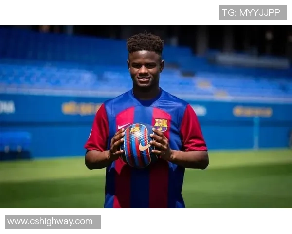 每体:法兰克福球迷有1000人无门票想混出场,被安保其时驱离 每体:法兰克福球迷有1000人无门票想混出场,被安保其时驱离